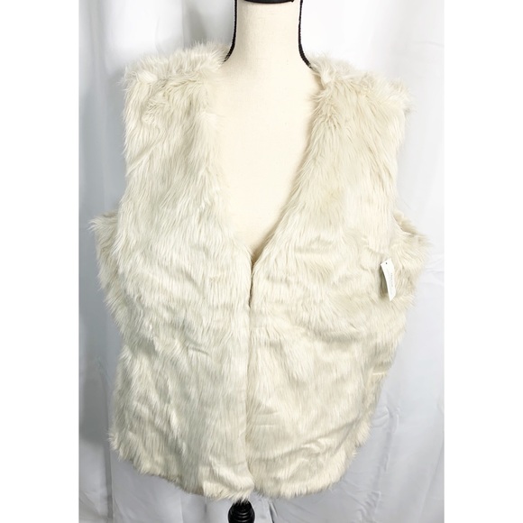 Old Navy Jackets & Blazers - New Old Navy XXL faux fur vest white cream